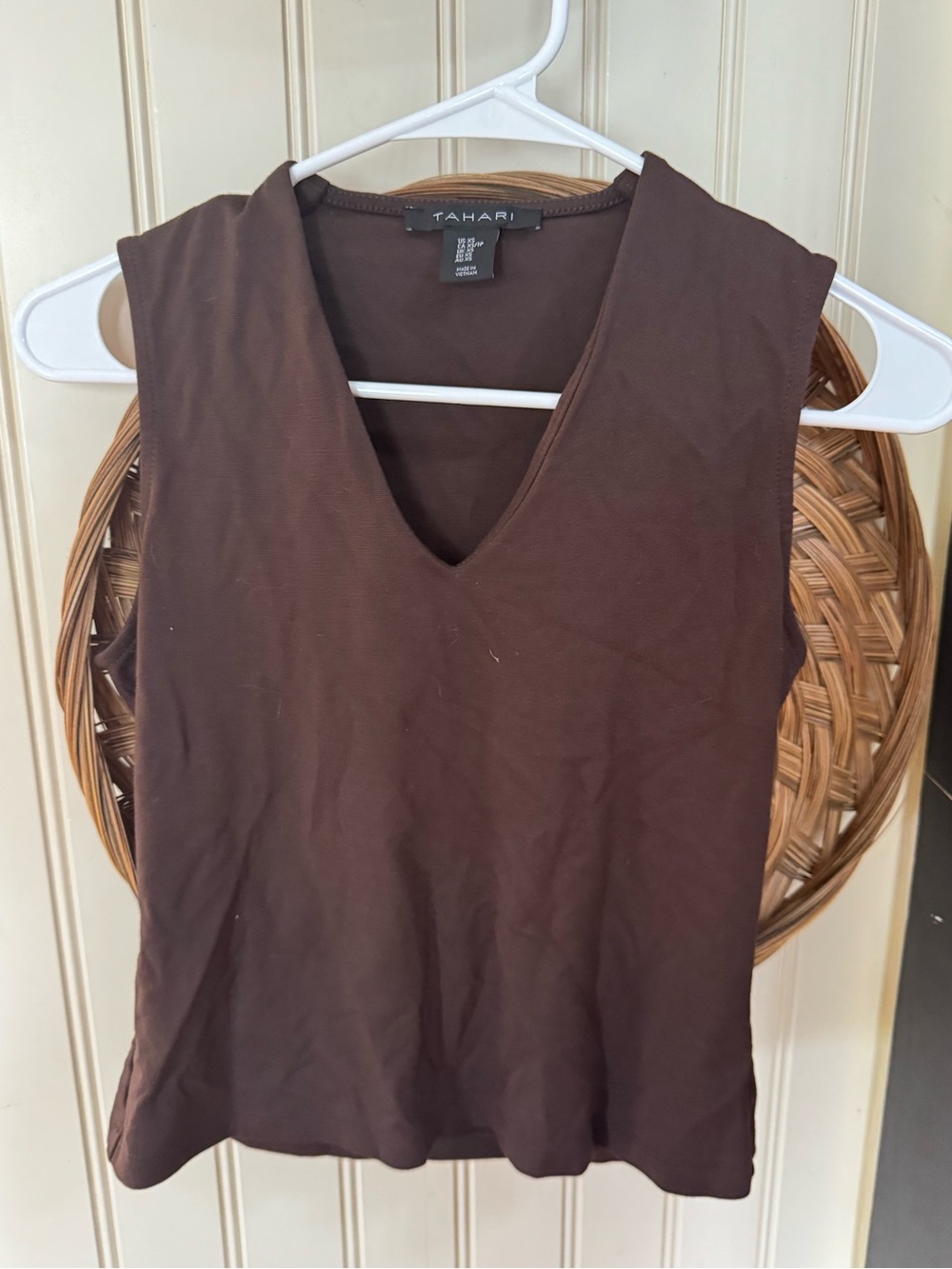 XS Tahari Brown V-Neck Sleeveless Tank Top